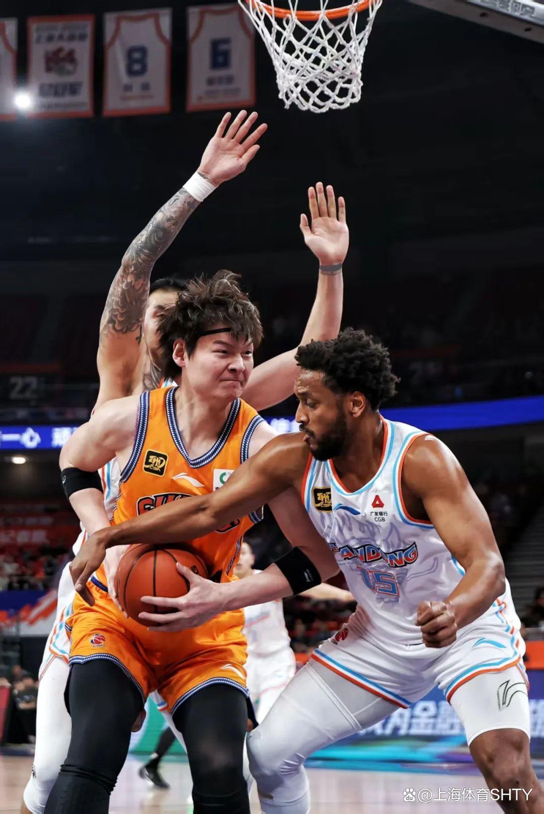 爱游戏-关于上海久事发布备战花絮；转会期防线松动；欧篮联任务艰巨；身体对抗强度拉满的信息