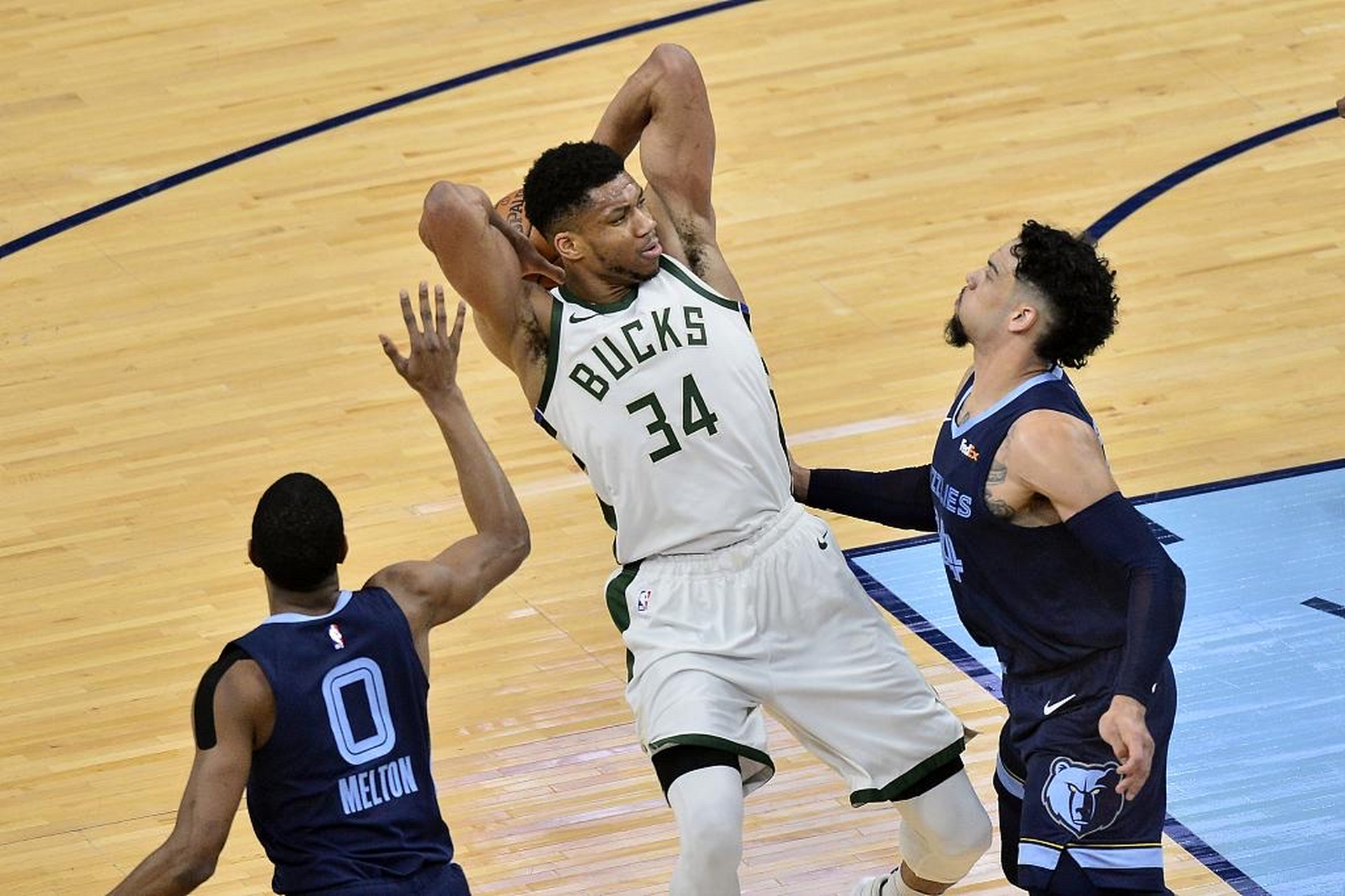 ayx-亚冠赛程吃紧，密尔沃基雄鹿关键时刻完成体检，态度坚定，年轻球员得到机会的简单介绍