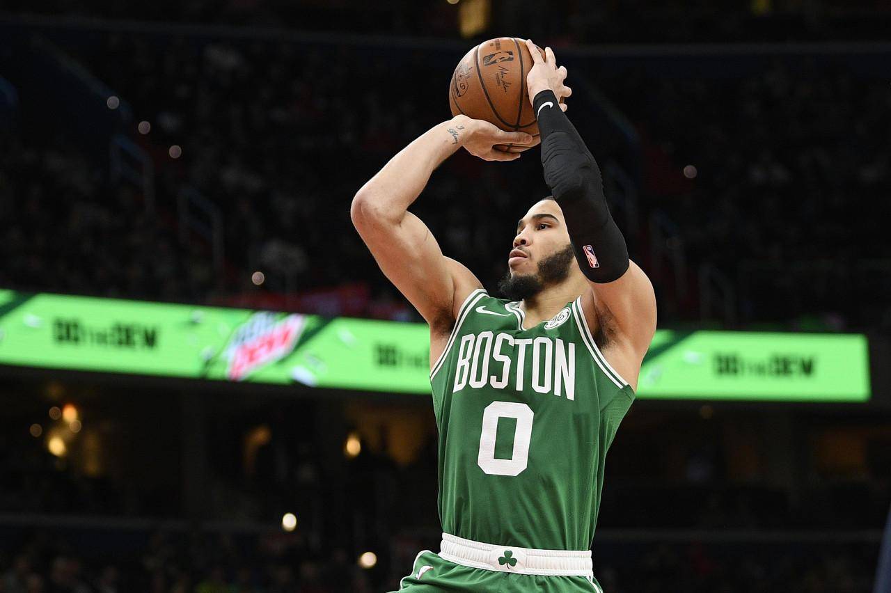 爱游戏平台-波士顿凯尔特人今夜单刀错失，志在NBA常规赛名次提升，球迷炸锅，医务组通报恢复的简单介绍