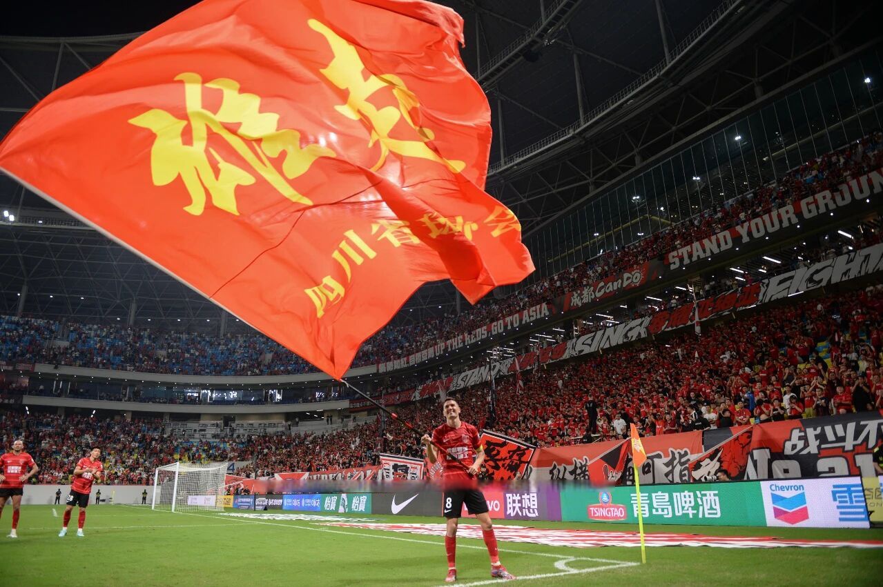 爱游戏-包含集结日斯图加特豪取连胜——亚冠节点到来，球迷炸锅，更衣室氛围转暖的词条