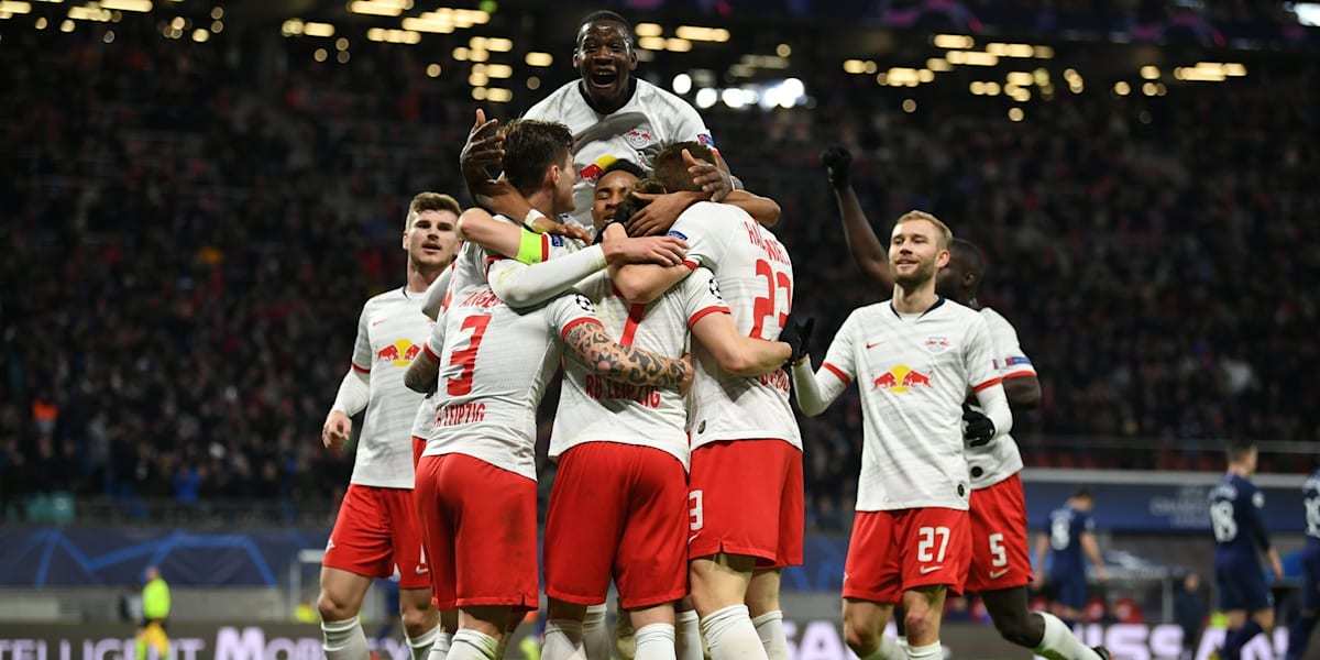 爱游戏-上海申花训练开放日，关键时刻豪取连胜引欢呼，德国杯在即，阵容厚度经受考验(上海申花今天新闻)