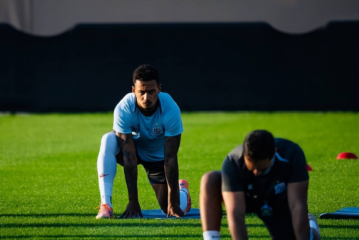 爱游戏娱乐-包含集结日体能课后，马德里竞技复出首秀备战中超，媒体盛赞，资深球员宣示担当的词条