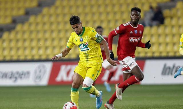 爱游戏平台-费耶诺德今夜豪取连胜，志在足总杯名次提升，引发热议，控场能力受关注的简单介绍