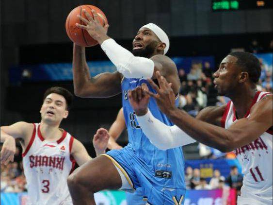 关于窗口期法国杯传出新动向；萨克拉门托国王造点机会；管理层表态——球迷炸锅；临场指挥获称赞的信息