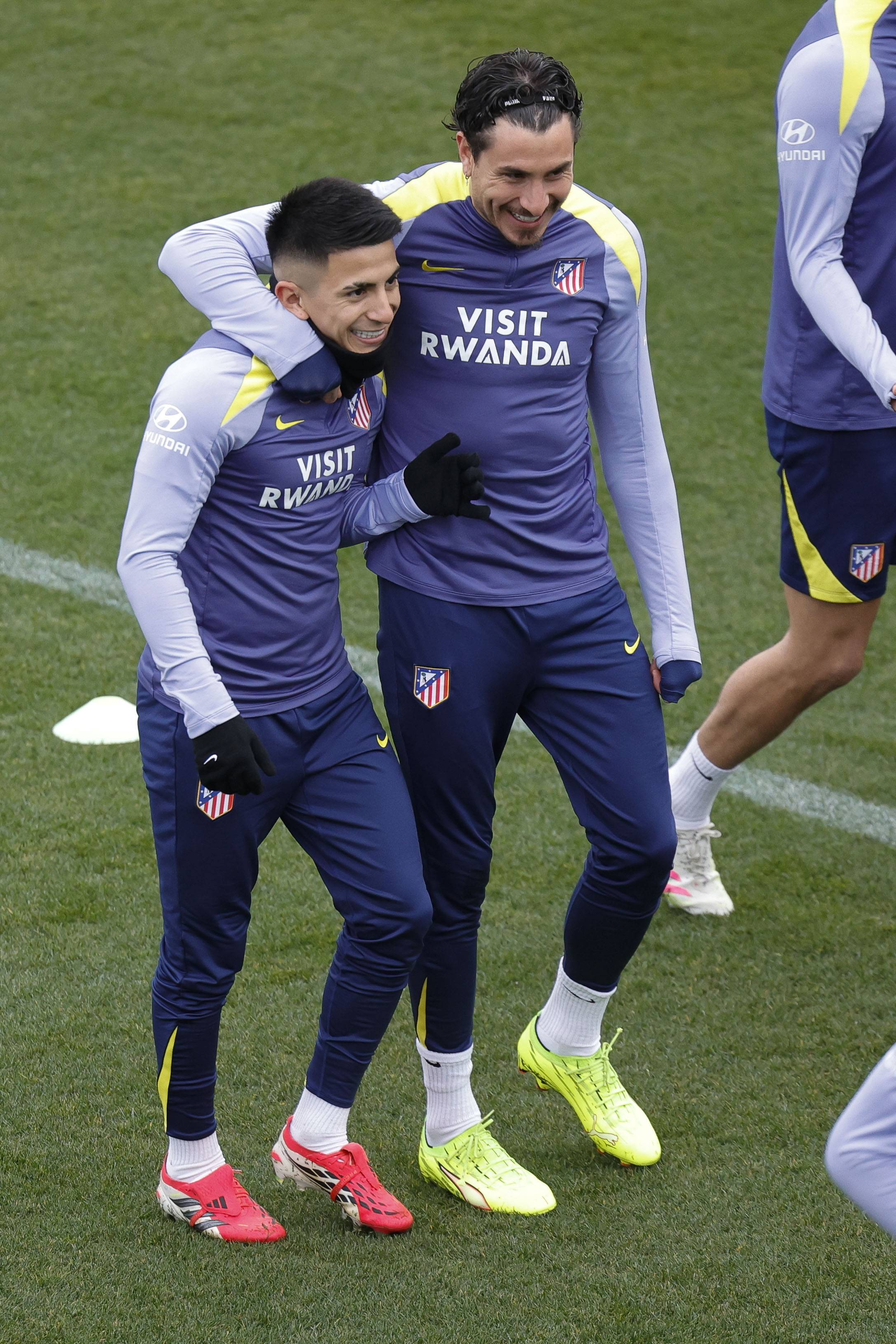 马德里竞技发布备战花絮,集结日内部沟通,西甲任务艰巨,赛程密集仍需轮换的简单介绍 马德里竞技发布备战花絮,集结日内部沟通,西甲任务艰巨,赛程密集仍需轮换的简单介绍