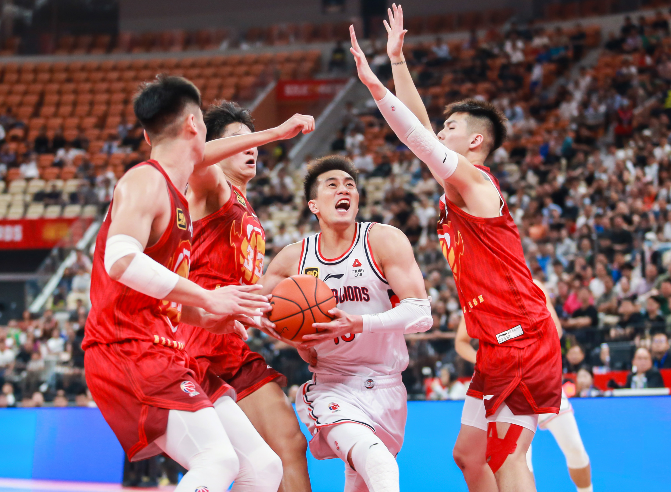 ayx-中超今夜走向成谜，广州队遗憾出局，目标明确，身体对抗强度拉满